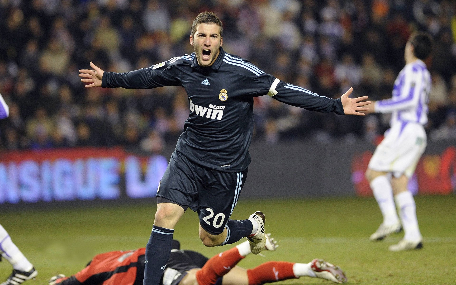 开云官网在线-英超最后冲刺：悬念、激情、荣耀！，英超收官战